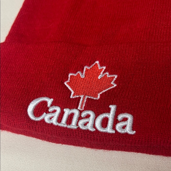 Red Canada Toque with Embroidered Maple Leaf 🇨🇦 - Picture 2 of 9